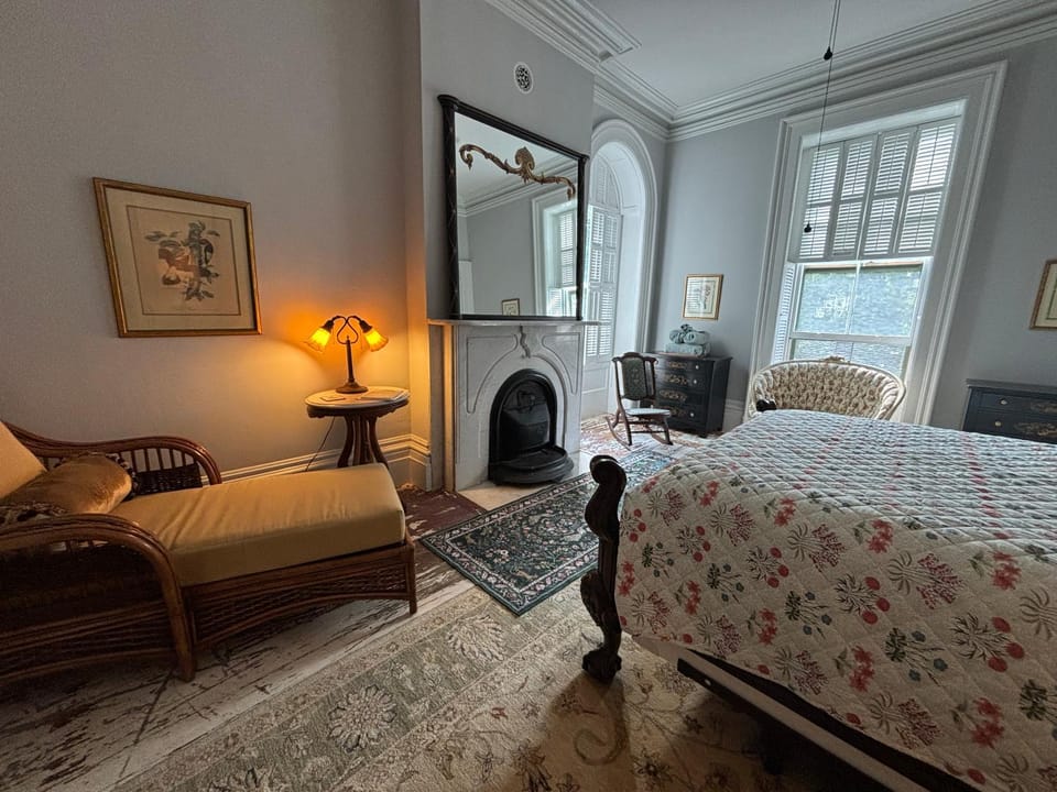 Photo of the whole room, Decorative detail, Bedroom, fireplace