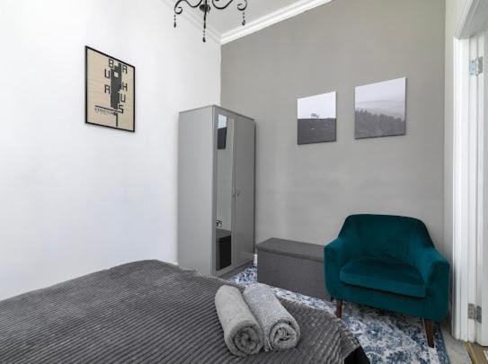 Regent Court Kensington Apartment in City of Westminster