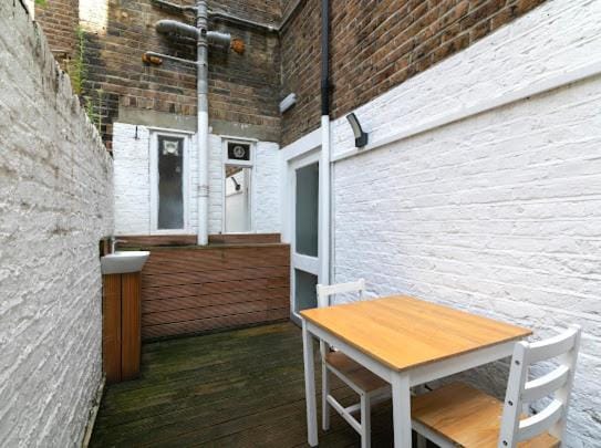 Regent Court Kensington Apartment in City of Westminster