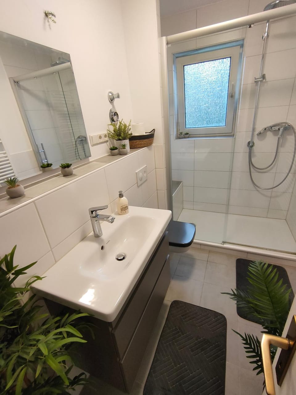 Shower, Bathroom, towels