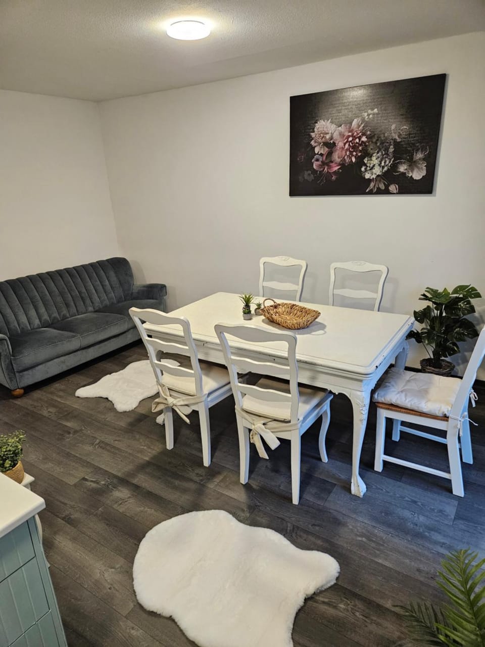 Seating area, Dining area