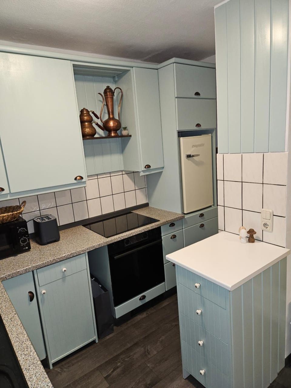 Kitchen or kitchenette, dishwasher, minibar, oven, stove