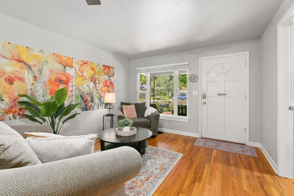 Urban Nest - Garage, Sunroom & Fenced Yard House in Fort Collins