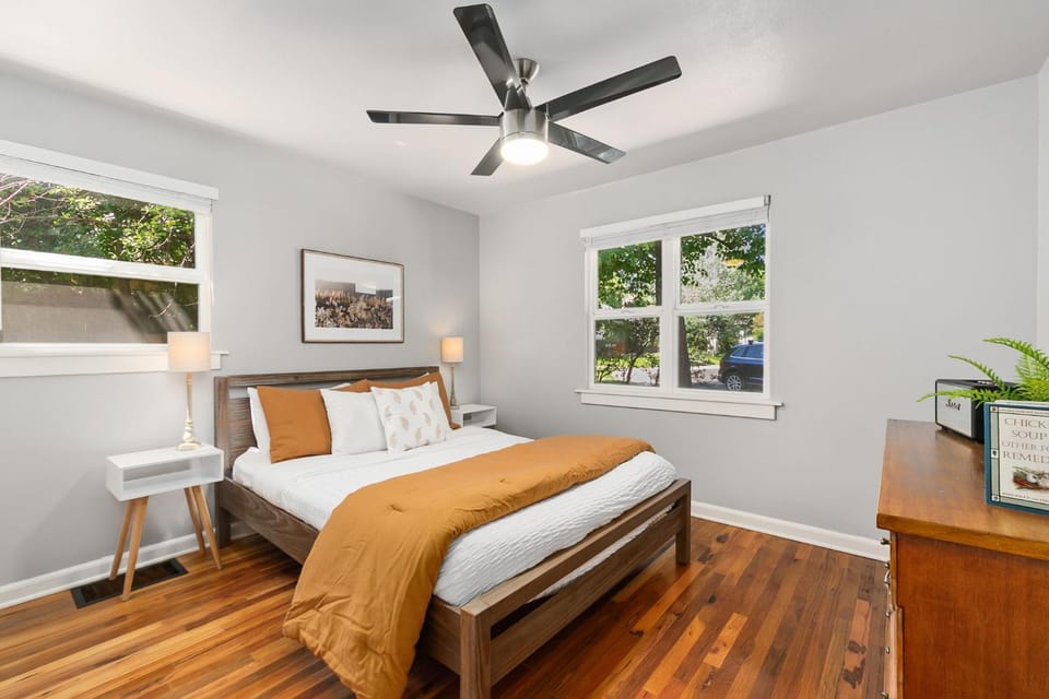 Urban Nest - Garage, Sunroom & Fenced Yard House in Fort Collins