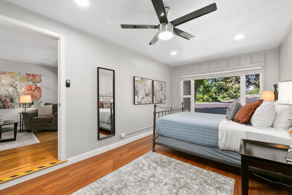 Urban Nest - Garage, Sunroom & Fenced Yard House in Fort Collins