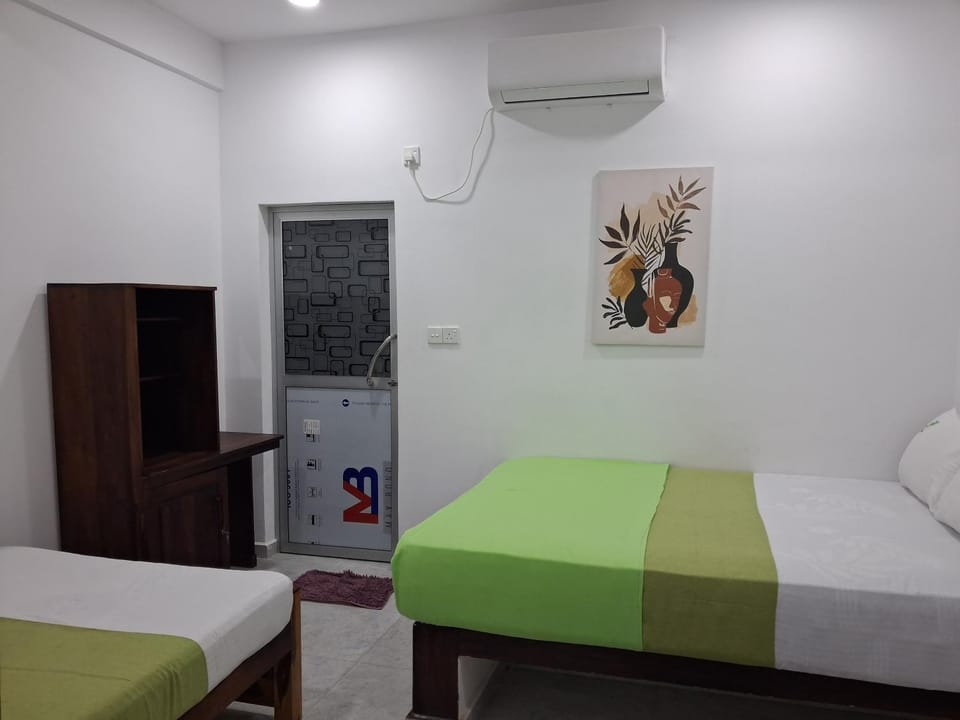 Bed, Photo of the whole room, Bedroom, air conditioner