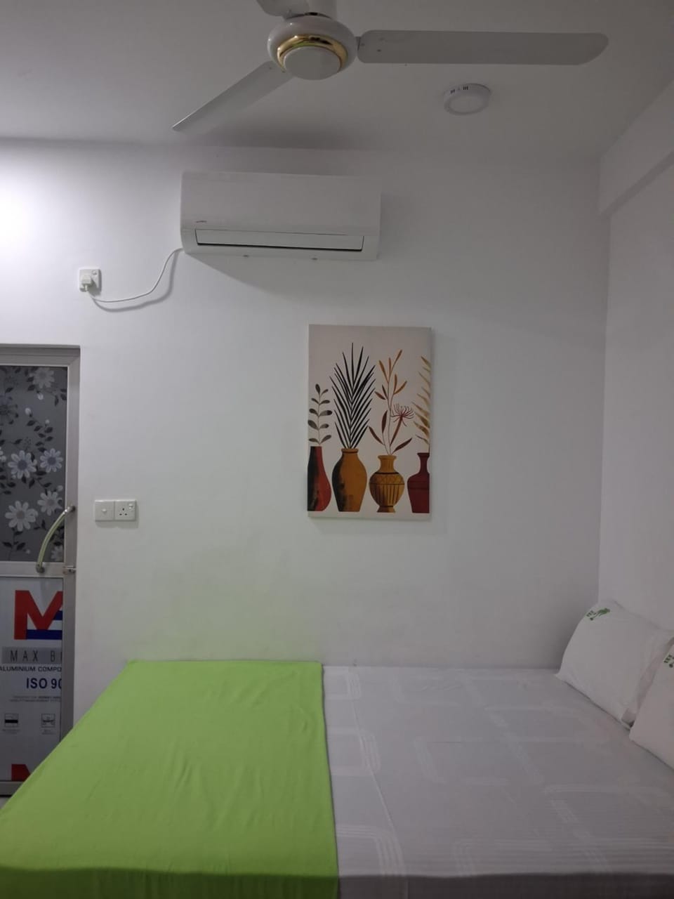 Bed, Photo of the whole room, Bedroom, air conditioner