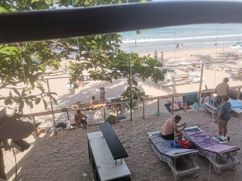 Patio, Restaurant/places to eat, Natural landscape, Beach, Sea view, group of guests