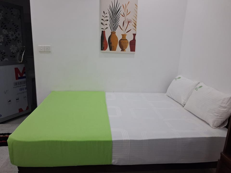 Property building, Bed, Bedroom