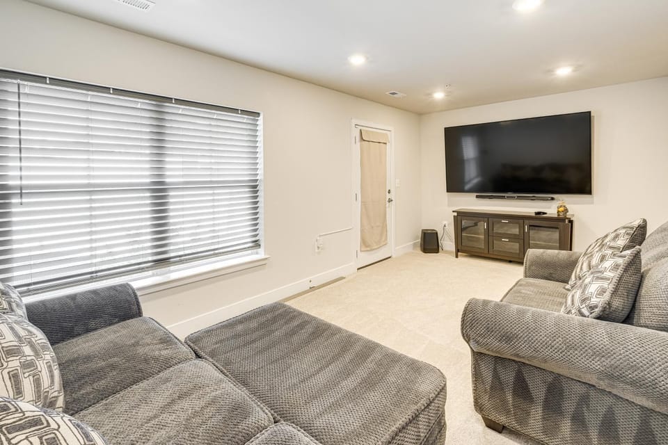 Fenced Yard: Spacious Southern Maryland Townhome! House in Prince Georges County