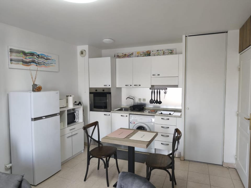 Kitchen or kitchenette, stove