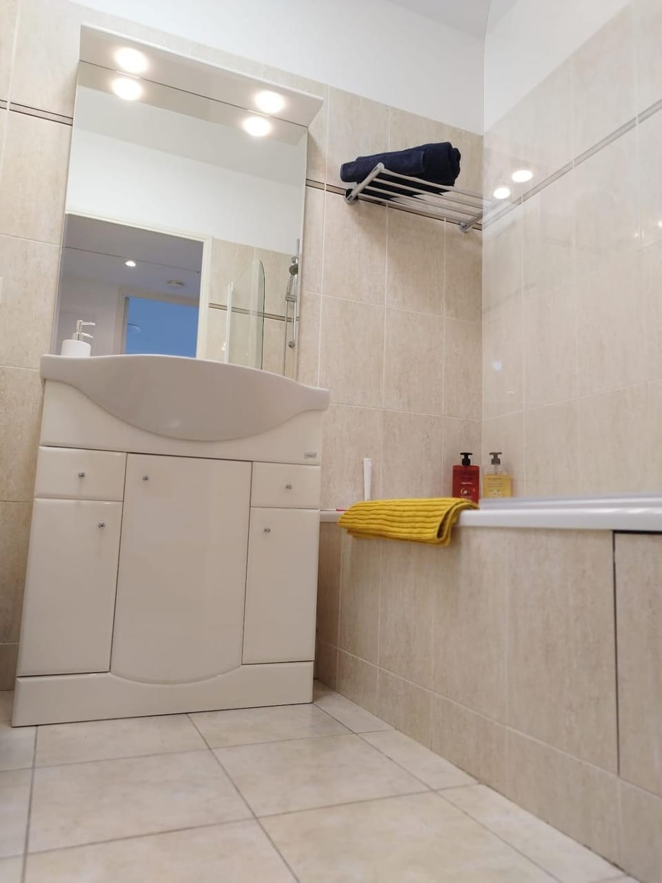 Bathroom, towels