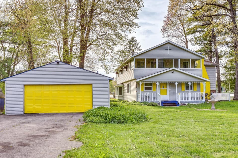 Manistee Forest Retreat: Group-Friendly Lake House House in Michigan