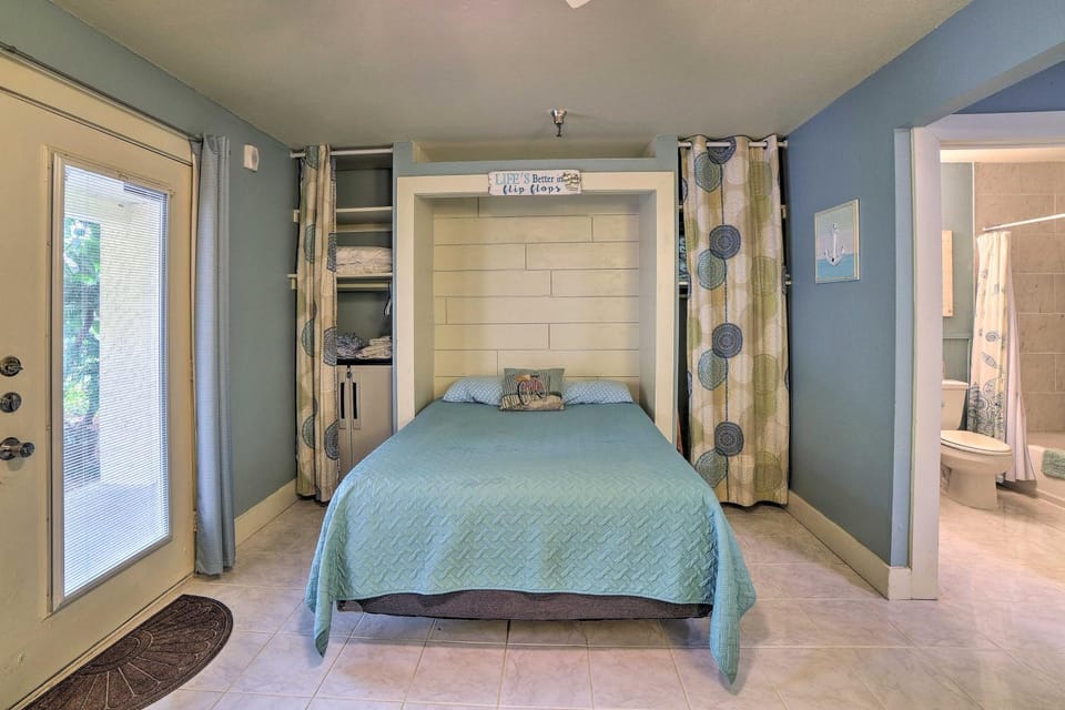 Walk to Padre Beach: Studio w/ Hot Tub Access Apartment in North Padre Island