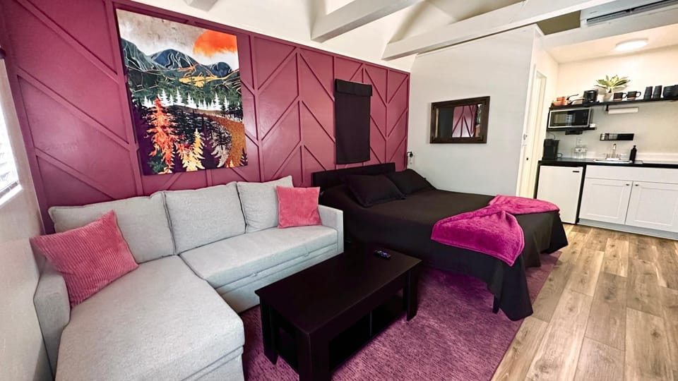 Kitchen or kitchenette, Living room, Seating area