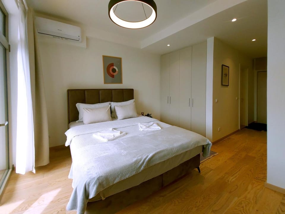Bed, Photo of the whole room, Bedroom, wardrobe, air conditioner