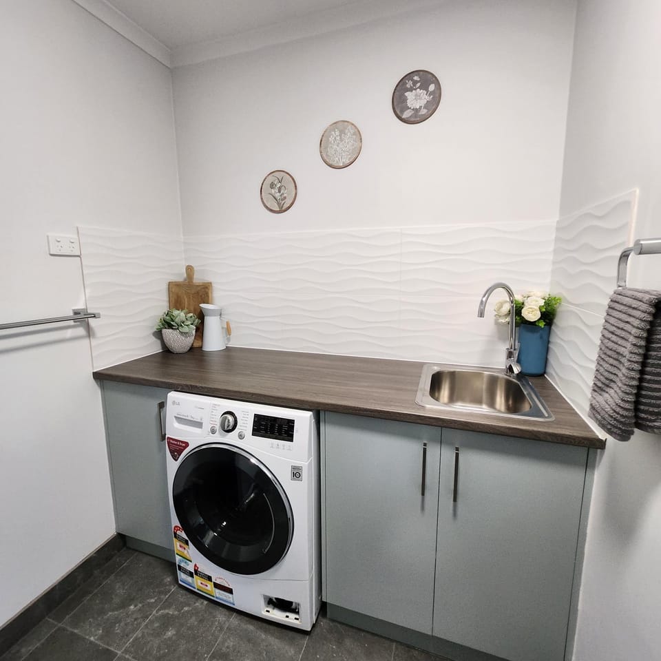 Lbarza Central 2BR Boho Beauty Apartment in Shepparton