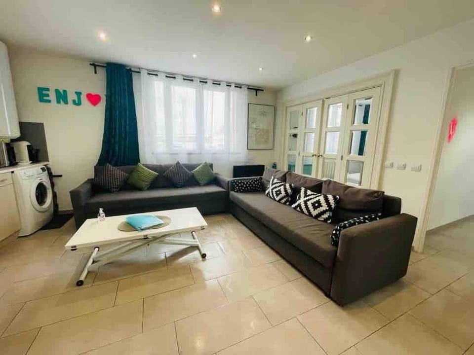 Entire House Paris-Stade de France House in Aubervilliers