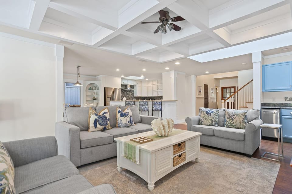 19 Gunnery Lane 2 Kings 1 Queen 2 Doubles Pet Friendly Private Heated Pool w Beach GearBike Rentals House in Hilton Head Island