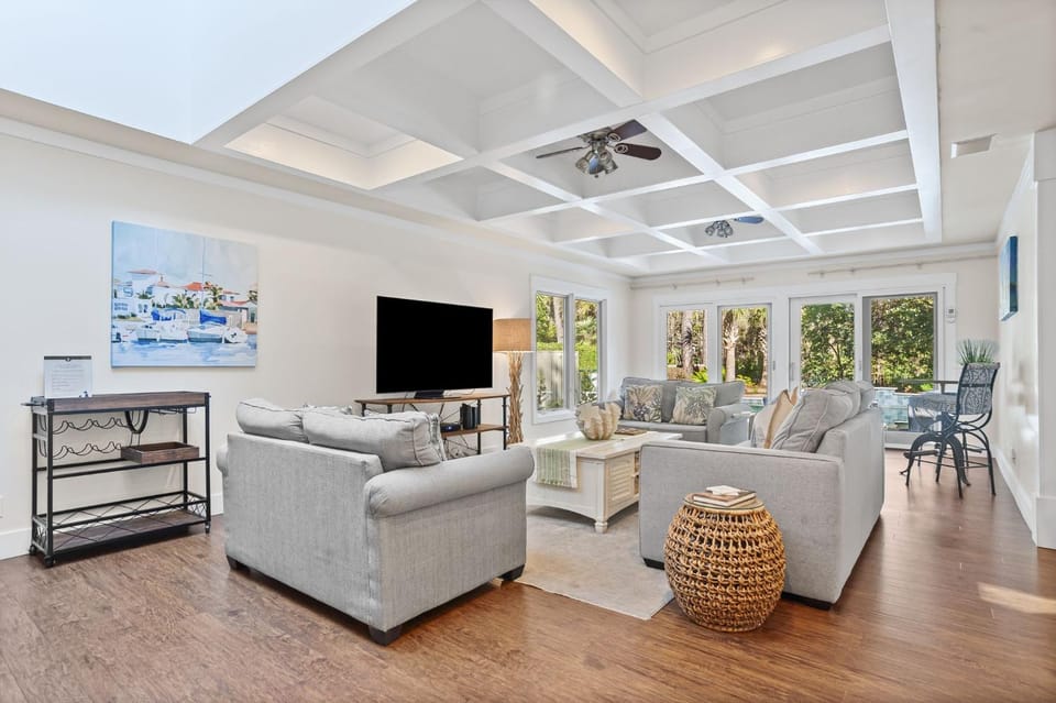 19 Gunnery Lane 2 Kings 1 Queen 2 Doubles Pet Friendly Private Heated Pool w Beach GearBike Rentals House in Hilton Head Island