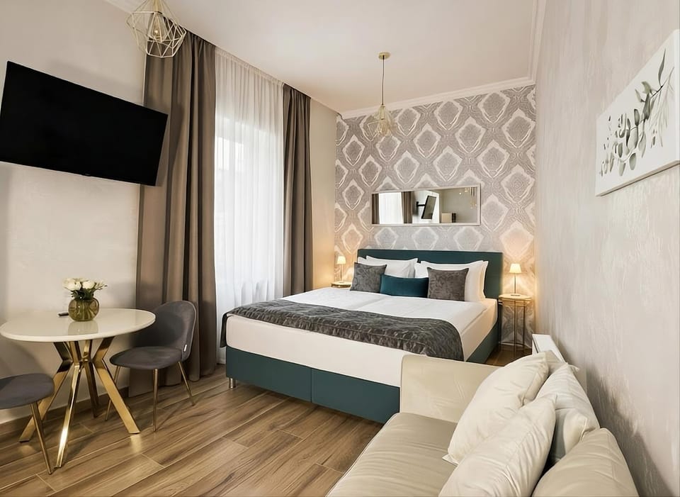Seating area, Dining area, Bedroom