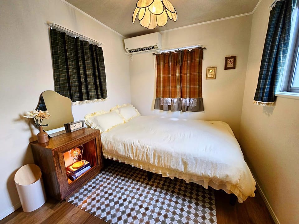 Bed, Bedroom, air conditioner
