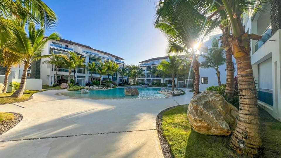 Day, Natural landscape, Garden, Garden view, Pool view, Swimming pool