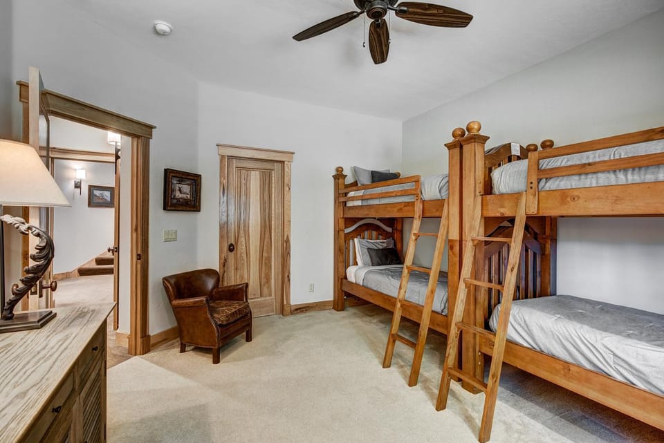 Photo of the whole room, Bedroom, bunk bed