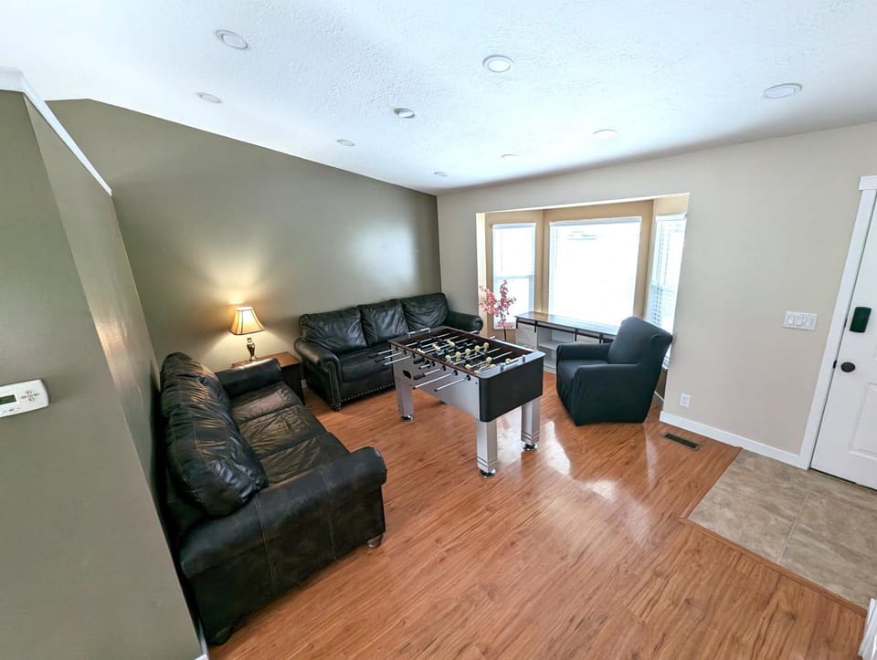 Game Room, Living room, Seating area
