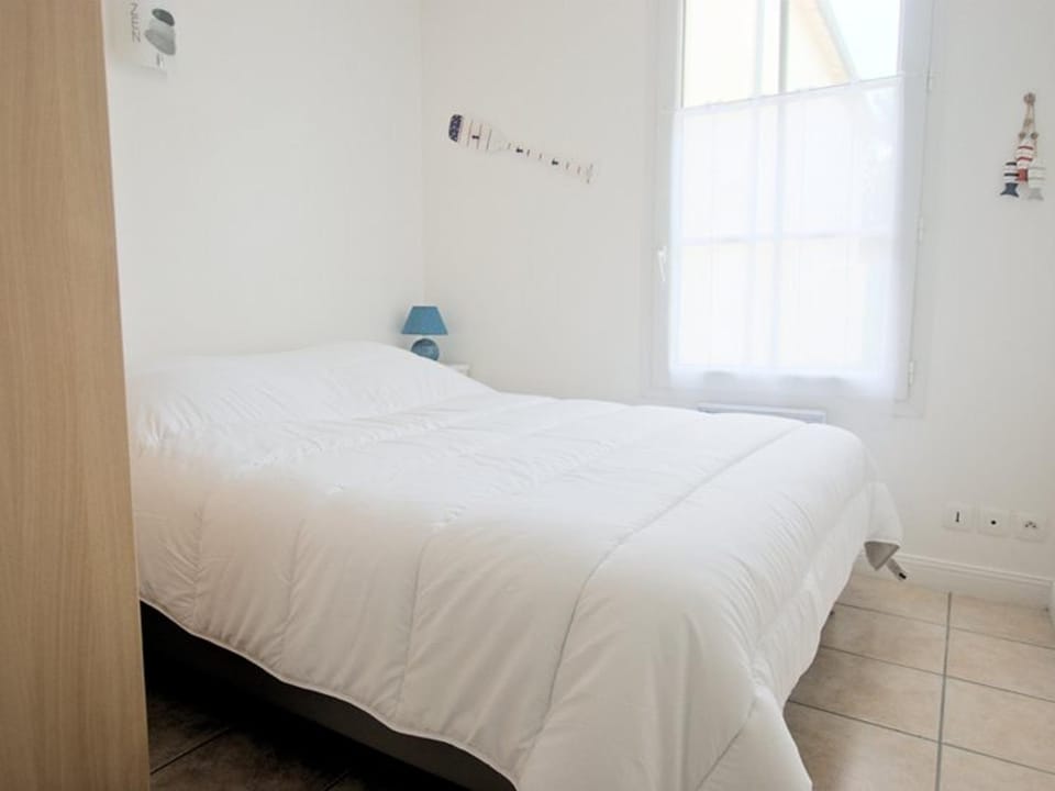 Appartement fonctionnel intra-muros avec cour et garage sécurisé - FR-1-835-1 Apartment in Saint-Martin-de-Ré
