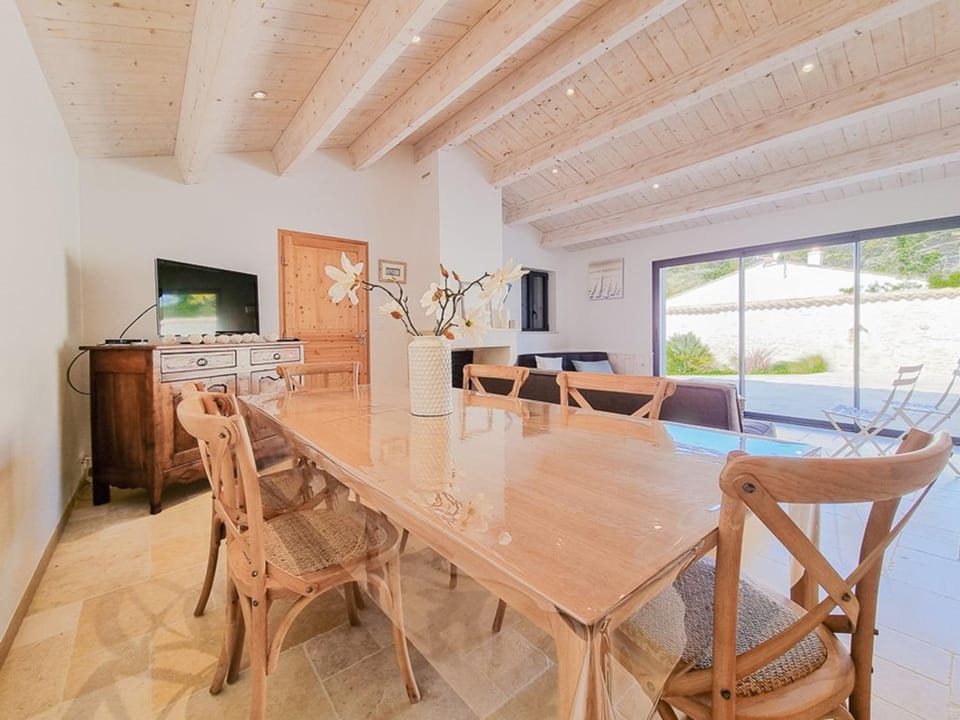 Maison 110m² Sud-Ouest avec Terrasse, Patio, et Parking pour 6 Personnes - FR-1-835-12 House in Saint-Martin-de-Ré
