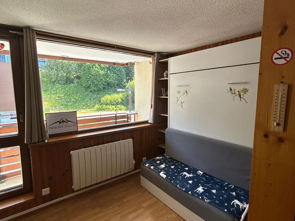 Studio montagnard au cœur de Super Besse avec parking privé - FR-1-814-128 Apartment in Besse-et-Saint-Anastaise