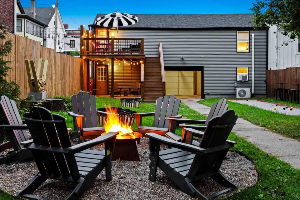The Gatsby Carriage House Luxe Stay w Game Room House in Jefferson County