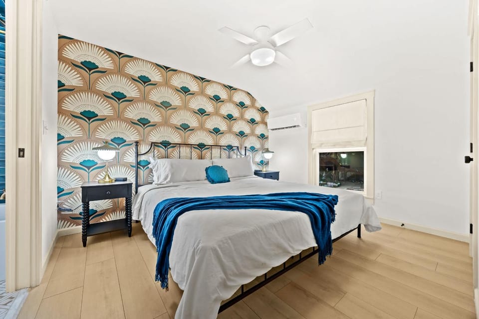 The Gatsby Carriage House Luxe Stay w Game Room House in Jefferson County