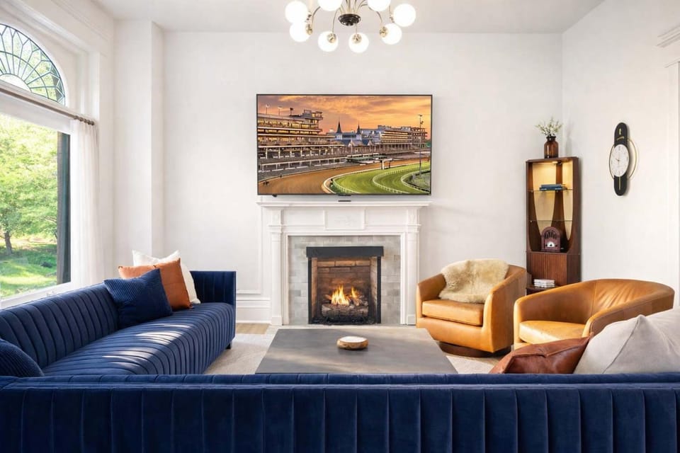 Gatsby House Luxe 3BR Game Room Hot Tub House in Jefferson County