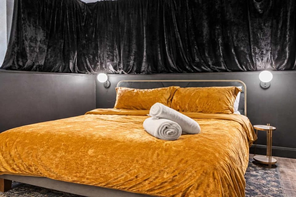 Gatsby Glam 3BR Speakeasy Retreat in Louisville House in Jefferson County