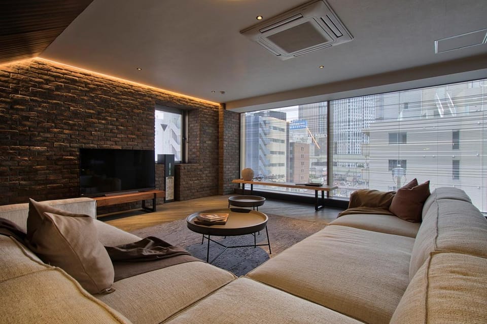 TV and multimedia, Living room, Seating area, Evening entertainment
