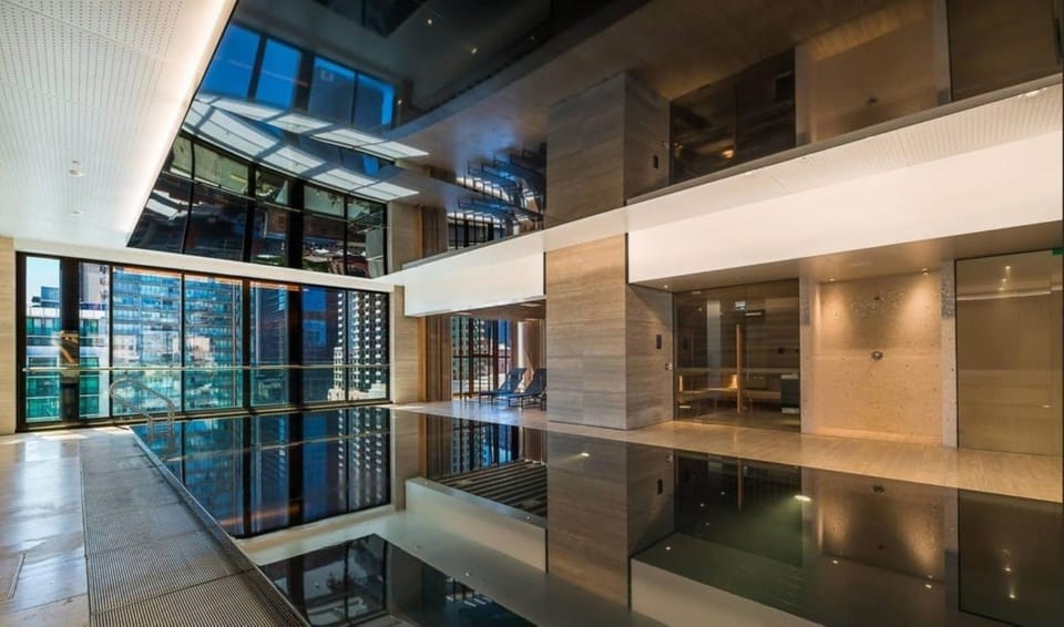 Marlowe on Russell - Elevated Living Apartment in Melbourne