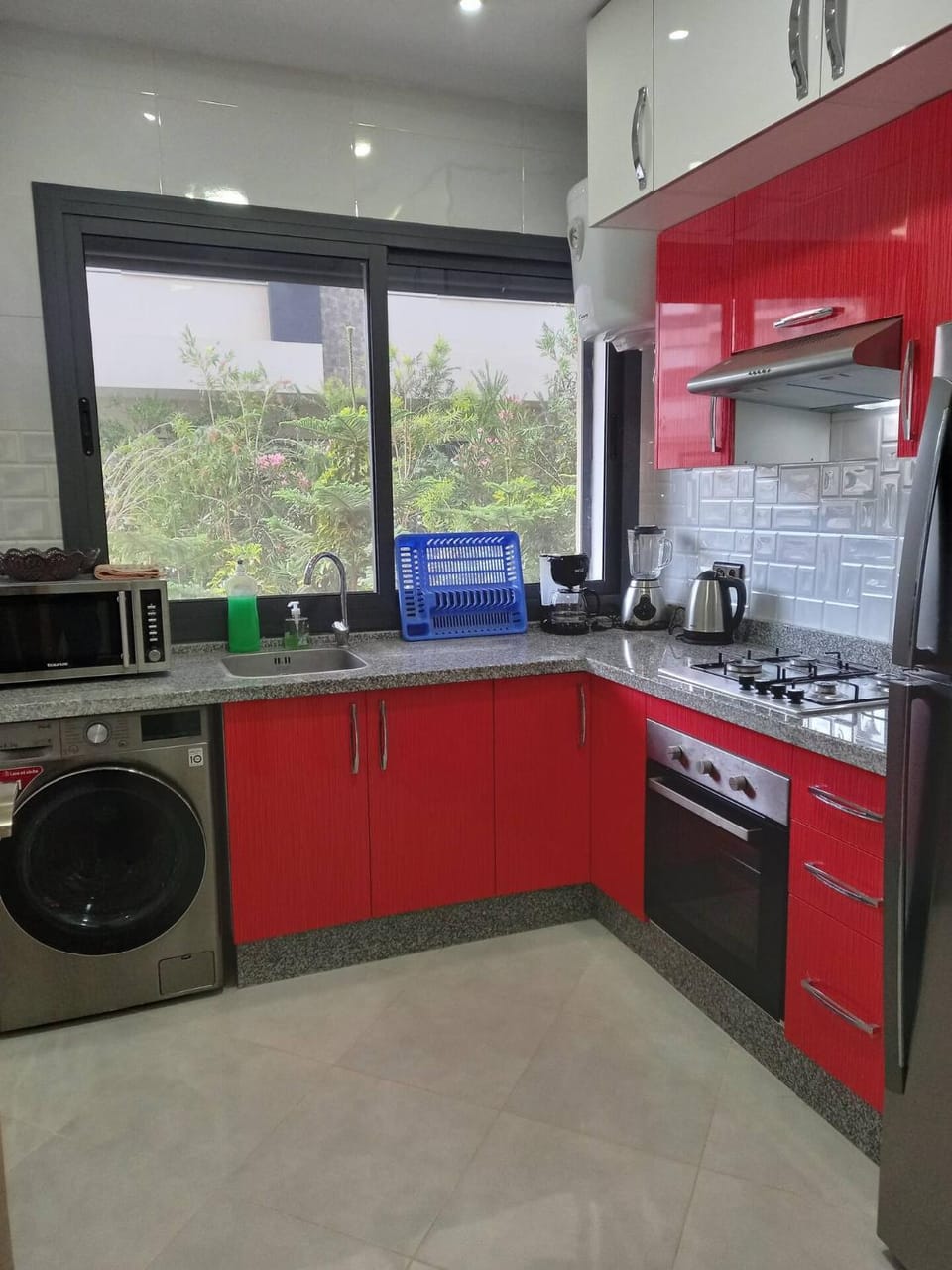 Kitchen or kitchenette, washing machine, dryer