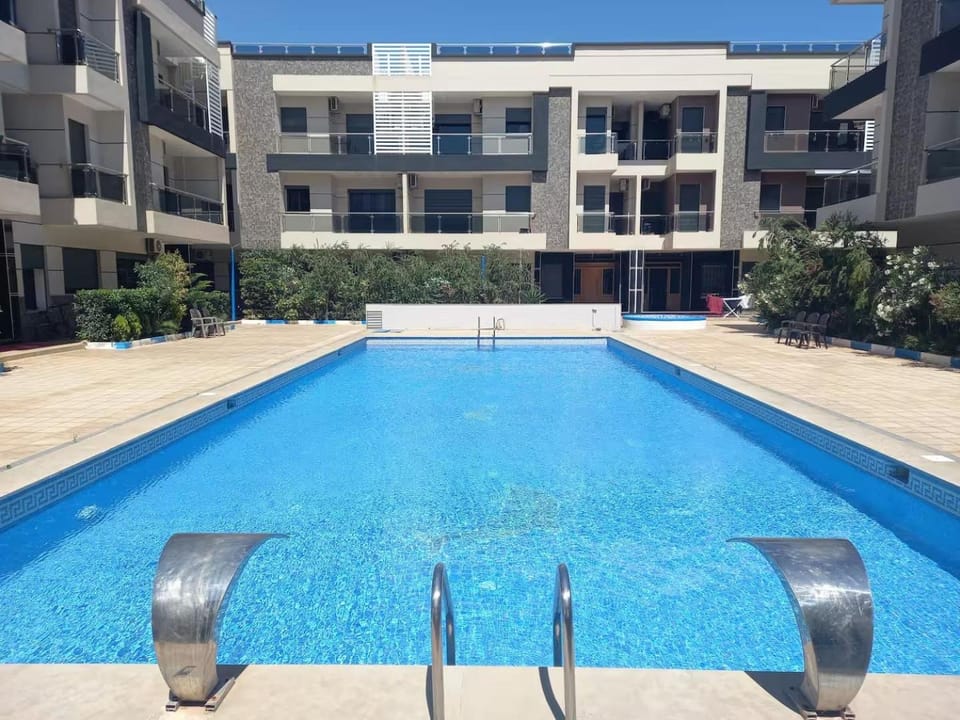 Pool view, Swimming pool, sunbed