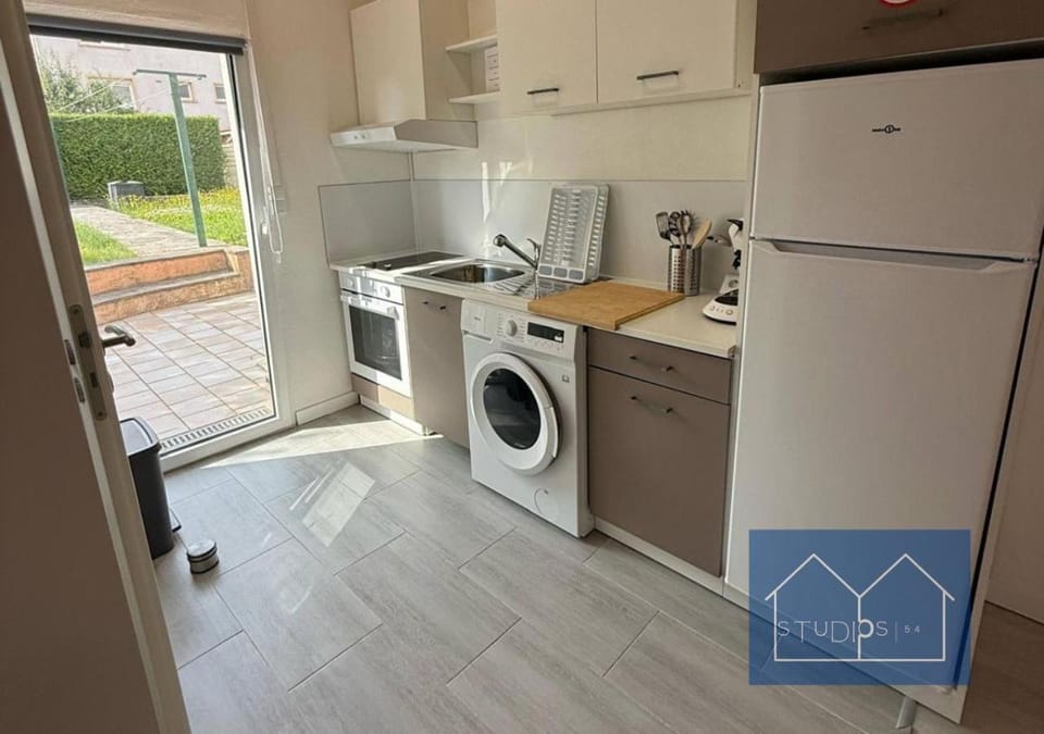 Kitchen or kitchenette, minibar, oven, stove, toaster, washing machine, dryer