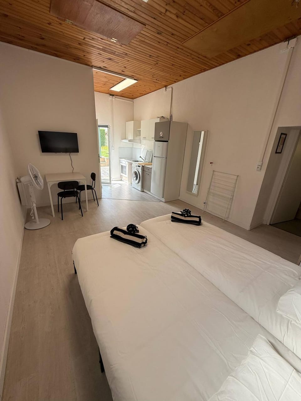Communal lounge/ TV room, Bed, TV and multimedia, Kitchen or kitchenette, Photo of the whole room, Bedroom, towels