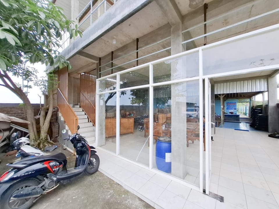 Facade/entrance