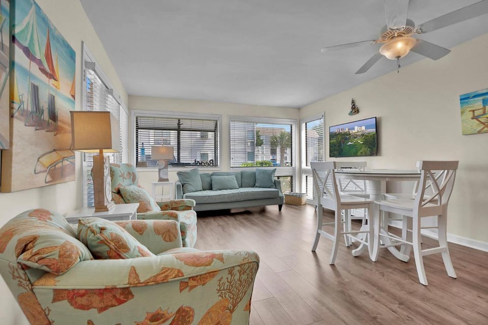TV and multimedia, Living room, Seating area, Dining area, Evening entertainment