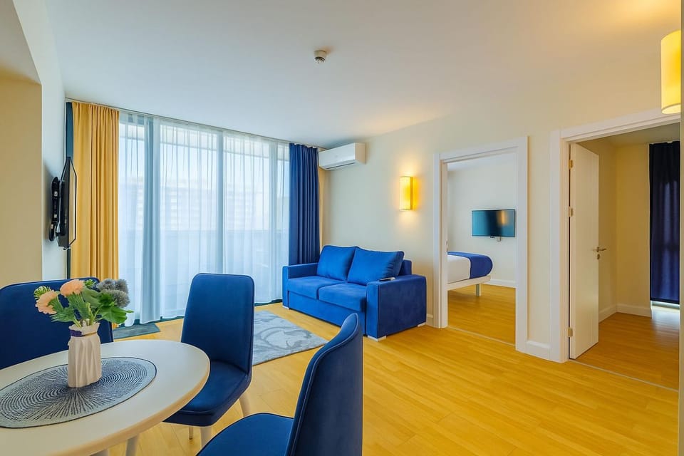 Communal lounge/ TV room, TV and multimedia, Living room, Evening entertainment, air conditioner