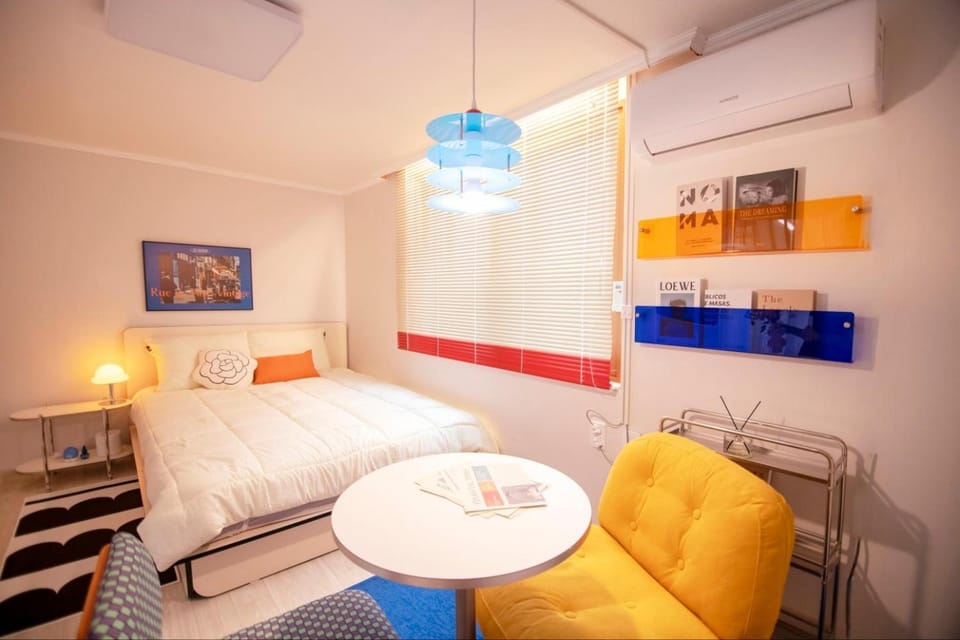 Bed, Living room, Bedroom