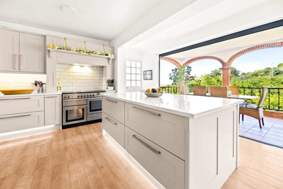 Kitchen or kitchenette, kitchen