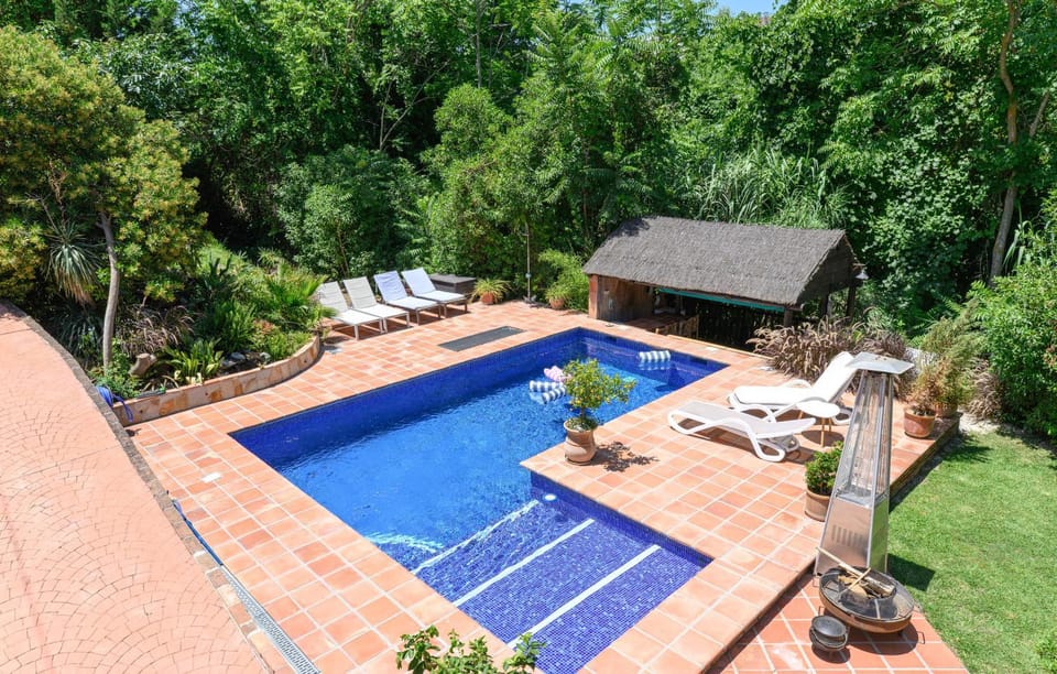 Property building, Patio, Day, Garden view, Pool view, Pool view, Swimming pool, Swimming pool, sunbed