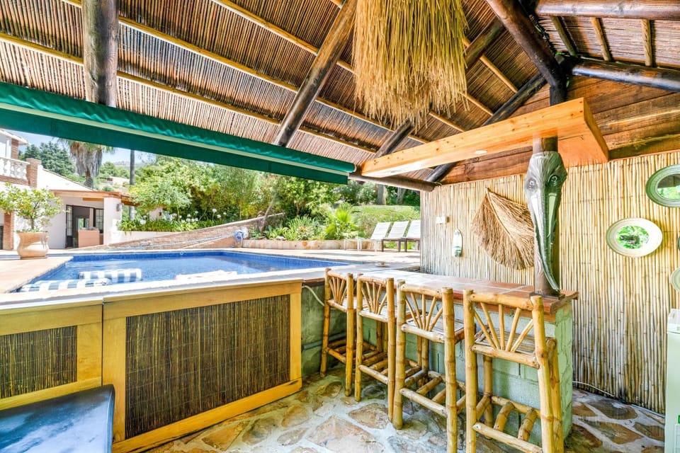 Patio, Day, Lounge or bar