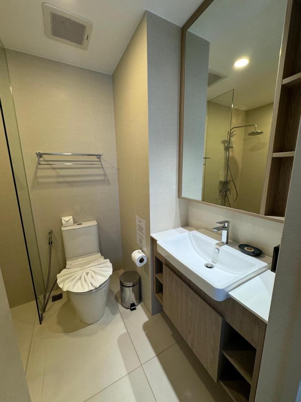 Toilet, Bathroom, towels